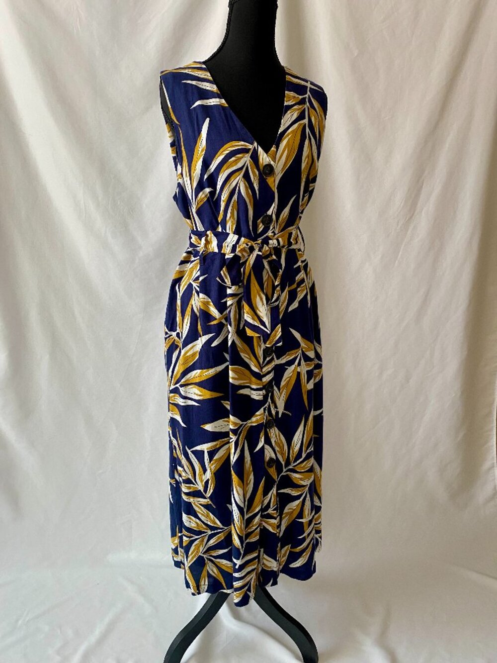 Size L — J.O.A. Navy Leaf Print Button-Front Midi Dress